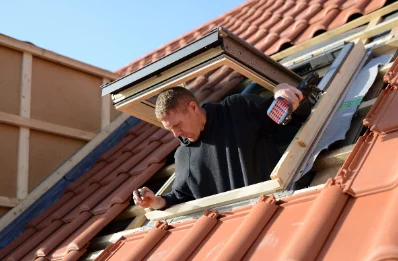 Pose de fenêtres de toit Velux au Passage